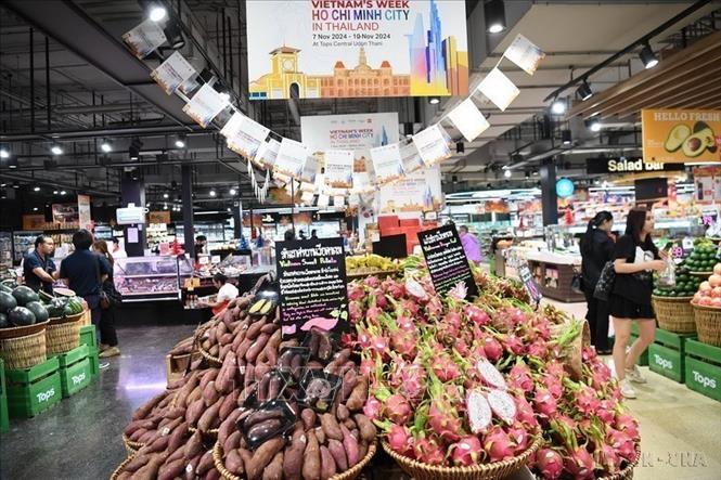 Tuần hàng Việt Nam được tổ chức tại tỉnh Udon Thani, Thái Lan, do Tập đoàn Central Retail Việt Nam, Central Group Thái Lan phối hợp Trung tâm Xúc tiến Thương mại và Đầu tư Thành phố Hồ Chí Minh (ITPC) tổ chức. Ảnh: Huy Tiến -  TTXVN