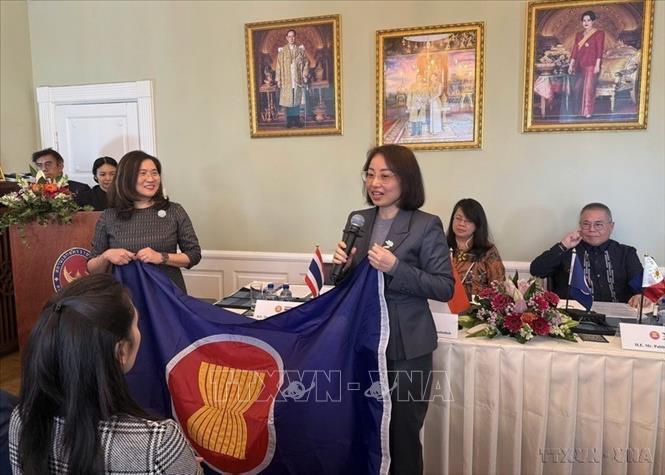 Bà Nguyễn Lê Thanh, Đại sứ Việt Nam tại Đan Mạch tiếp nhận cương vị Chủ tịch Ủy ban ASEAN tại Copenhagen (ACC) từ Đại sứ Thái Lan kể từ tháng 5/2026. Ảnh: TTXVN phát