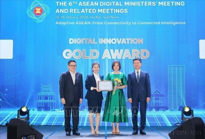 Ngân hàng TMCP Ngoại thương Việt Nam (Vietcombank) giành Giải Vàng hạng mục Đổi mới kỹ thuật số ( Digital Innovation) tại Lễ trao Giải thưởng Số ASEAN 2026 trong khuôn khổ Hội nghị Bộ trưởng Số ASEAN (ASEAN Digital Ministers’ Meeting – ADGMIN), tháng 1/2026. Ảnh: Hoàng Hiếu – TTXVN