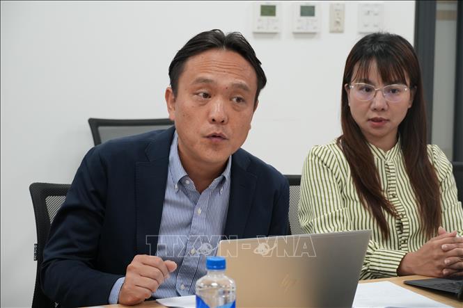 Ông Inoue Koji, Tổng Giám đốc Công ty TNHH Chăn nuôi Việt Nhật, phát biểu tại buổi làm việc. Ảnh: Nguyễn Thảo - TTXVN