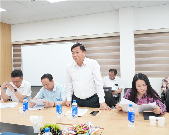 Phó Chủ tịch UBND tỉnh Phú Thọ Đinh Công Sứ phát biểu tại buổi làm việc. Ảnh: Nguyễn Thảo - TTXVN