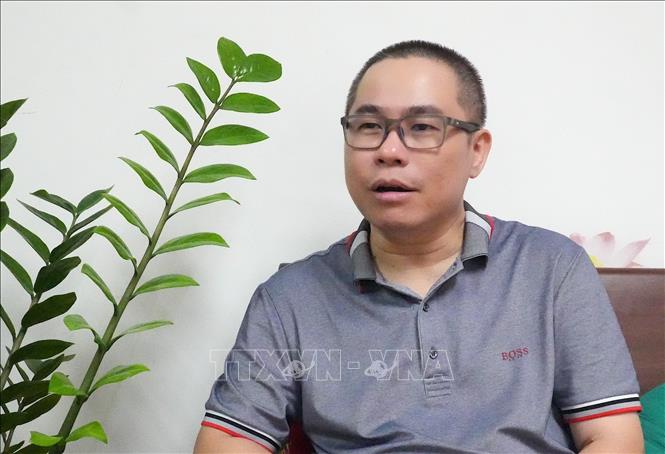 Ông Phan Dũng Khánh, chuyên gia tư vấn đầu tư trả lời phóng viên TTXVN. Ảnh: Hứa Chung - TTXVN