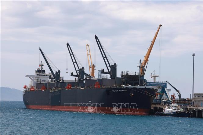 Tiềm năng phát triển cảng biển, logistics và công nghiệp tại Khu kinh tế Vân Phong. Ảnh: Đặng Tuấn – TTXVN