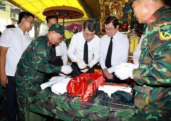 Thủ tướng Lê Minh Hưng cùng các lực lượng tham gia quy tập hài cốt liệt sĩ tại Công viên Lê Thị Riêng, phường Hòa Hưng, T.P Hồ Chí Minh. Ảnh: Dương Giang - TTXVN