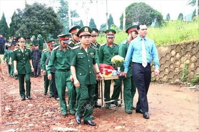 Ngày 11/7/2020, tại Nghĩa trang Liệt sỹ Quốc gia Vị Xuyên (huyện Vị Xuyên, Hà Giang), Tỉnh ủy, HĐND, UBND, Ủy ban Mặt trận Tổ quốc tỉnh Hà Giang đã tổ chức trọng thể Lễ truy điệu và an táng hài cốt các liệt sỹ đã anh dũng chiến đấu hy sinh trong cuộc chiến đấu bảo vệ biên giới phía Bắc Tổ quốc. Ảnh: Minh Tâm - TTXVN 
