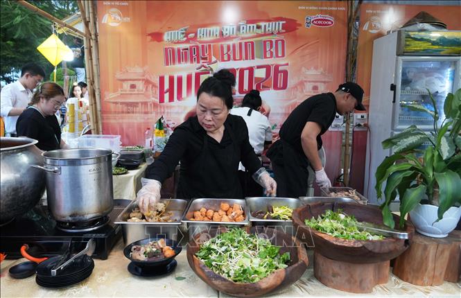 Các nguyên liệu để tạo ra bún bò Huế. Ảnh: Nguyên Lý - TTXVN