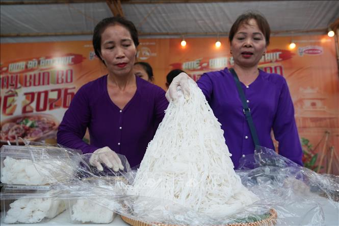 Bún Vân Cù nổi tiếng của thành phố Huế được giới thiệu tại Liên hoan bún bò Huế toàn quốc. Ảnh: Nguyên Lý - TTXVN