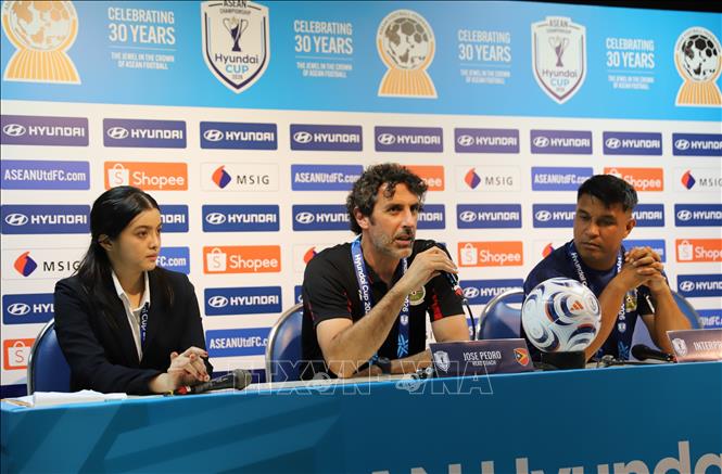 HLV người Bồ Đào Nha Jose Pedro của đội tuyển Timor Leste tại họp báo sau trận thua Việt Nam 0 - 7. Ảnh: Đỗ Sinh – P/v TTXVN tại Thái Lan