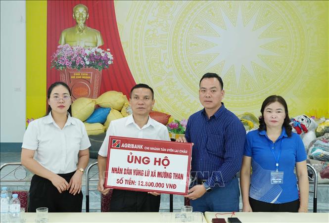 Mặt trận Tổ quốc Việt Nam xã Mường Than nhận được nhiều sự ủng hộ của các đơn vị, cá nhân trên địa bàn. Ảnh: Nguyễn Oanh - TTXVN 