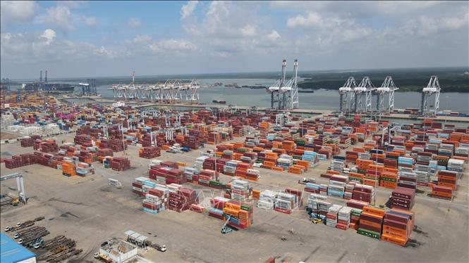 HCM City is developing an international financial centre and establishing next-generation free trade zones integrated with smart, modern logistics hubs, international transshipment port clusters and air cargo facilities. VNA Photo: Huỳnh Sơn