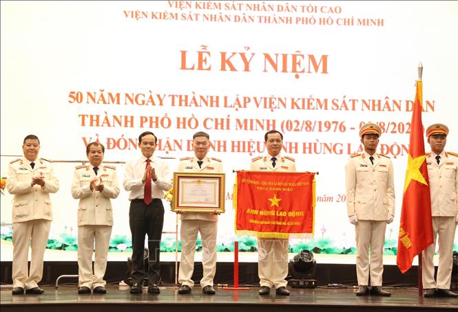 Viện Kiểm sát nhân dân TP. Hồ Chí Minh đón nhận danh hiệu Anh hùng Lao động dịp Lễ kỷ niệm 50 năm thành lập (2/8/1976 - 2/8/2026). Ảnh: Hồng Đạt - TTXVN