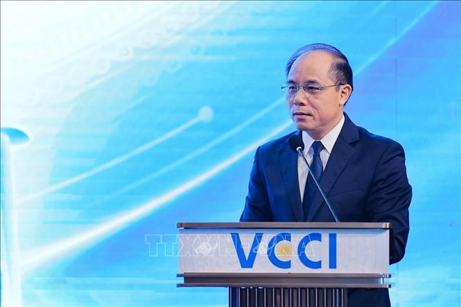 Ông Bùi Anh Tuấn, Cục trưởng Cục Phát triển doanh nghiệp tư nhân và Kinh tế tập thể, Bộ Tài chính phát biểu. Ảnh: Lê Đông - TTXVN