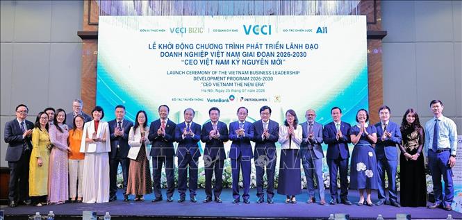 Các đại biểu chụp ảnh lưu niệm tại buổi lễ. Ảnh: Lê Đông - TTXVN