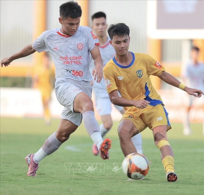 Kết thúc trận đấu, U21 SLNA giành chiến thắng với tỷ số 1 - 0 bằng bàn thắng duy nhất của Bùi Thanh Đức. Ảnh: Minh Quyết - TTXVN
