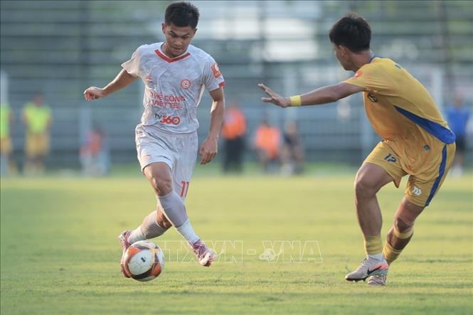 Kết thúc trận đấu, U21 SLNA giành chiến thắng với tỷ số 1 - 0 bằng bàn thắng duy nhất của Bùi Thanh Đức. Ảnh: Minh Quyết - TTXVN