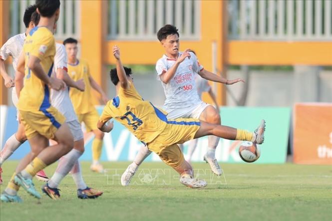 Kết thúc trận đấu, U21 SLNA giành chiến thắng với tỷ số 1 - 0 bằng bàn thắng duy nhất của Bùi Thanh Đức. Ảnh: Minh Quyết - TTXVN