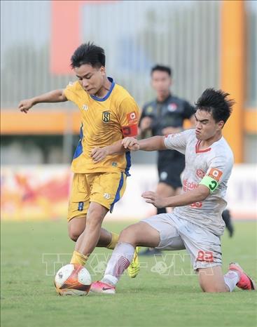 Kết thúc trận đấu, U21 SLNA giành chiến thắng với tỷ số 1 - 0 bằng bàn thắng duy nhất của Bùi Thanh Đức. Ảnh: Minh Quyết - TTXVN