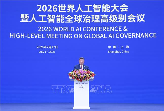 Ngày 17/7, tại lễ khai mạc Hội nghị Trí tuệ nhân tạo (AI) Thế giới 2026 và Hội nghị cấp cao về quản trị AI toàn cầu diễn ra tại Thượng Hải, Chủ tịch Trung Quốc Tập Cận Bình kêu gọi nâng cao nhận thức về rủi ro, bảo đảm AI an toàn và có thể kiểm soát. Ảnh: THX/TTXVN phát