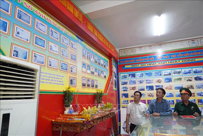 Liệt sĩ Hoàng Hữu Thảo là 1 trong số 18 liệt sĩ của Trường THPT Lê Hồng Phong (xã Nam Gianh) gác bút nghiên lên đường chiến đấu rồi anh dũng hi sinh vì sự nghiệp chiến đấu bảo vệ Tổ quốc. Ảnh: Thanh Thuỷ-TTXVN                                                              