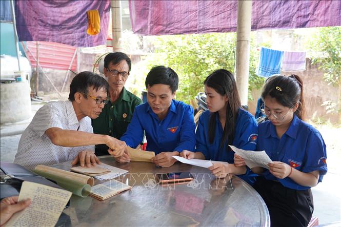 Mỗi dòng nhật ký, mỗi vần thơ và từng kỷ vật còn lại không chỉ kể về cuộc đời của riêng liệt sĩ Hoàng Hữu Thảo mà còn khắc họa chân thực chân dung một thế hệ thanh niên Việt Nam đã lấy lý tưởng phụng sự Tổ quốc làm lẽ sống. Ảnh: Thanh Thuỷ - TTXVN                               