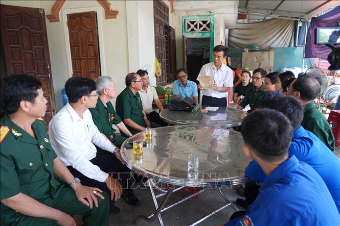 Những di vật của liệt sĩ Hoàng Hữu Thảo là guồn tư liệu có ý nghĩa trong công tác giáo dục truyền thống yêu nước, bồi đắp lòng tự hào dân tộc, đặc biệt đối với thế hệ trẻ về những người đã hiến dâng trọn tuổi xuân cho độc lập, tự do của Tổ quốc. Ảnh: Thanh Thuỷ - TTXVN