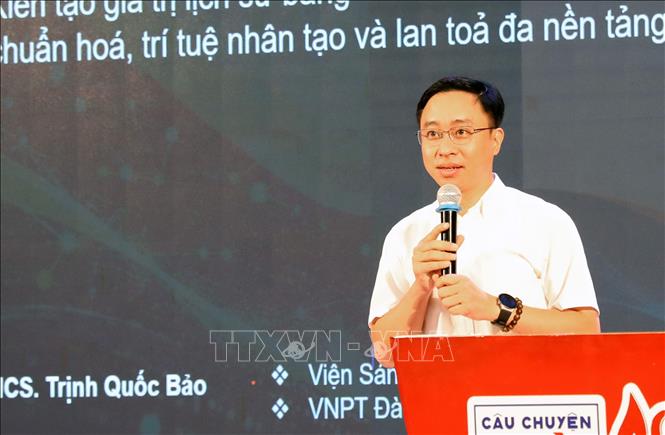 Đại biểu tham luận tại buổi sơ kết. Ảnh: Văn Tý - TTXVN