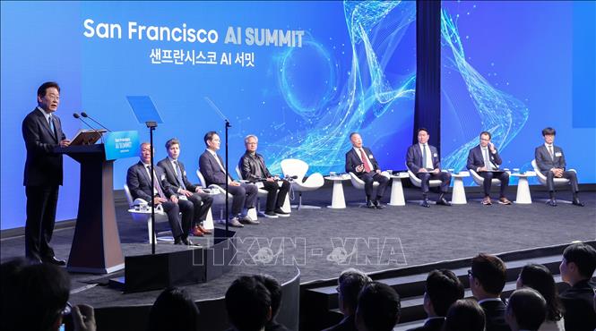 Tổng thống Hàn Quốc Lee Jae Myung (trái) phát biểu tại Hội nghị Thượng đỉnh AI San Francisco ở San Francisco Mỹ, ngày 24/7/2026. Ảnh: Yonhap/TTXVN phát