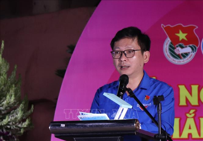 Bí thư Tỉnh đoàn Vĩnh Long Trần Trí Cường phát biểu tại buổi lễ. Ảnh: Lê Thúy Hằng – TTXVN