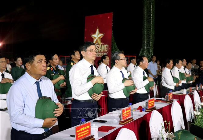 Các đồng chí lãnh đạo Đảng, Nhà nước tham dự điểm cầu Tuyên Quang của Chương trình cầu truyền hình trực tiếp đặc biệt 