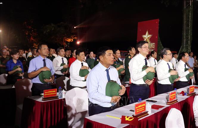 Các đồng chí lãnh đạo Đảng, Nhà nước tham dự điểm cầu Tuyên Quang của Chương trình cầu truyền hình trực tiếp đặc biệt 