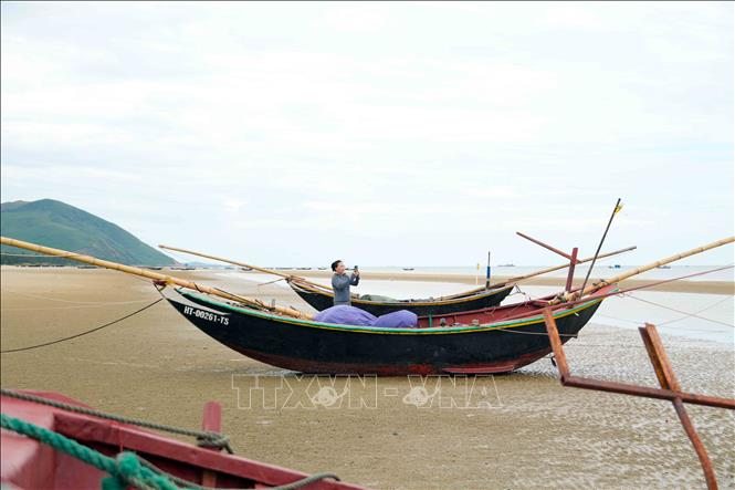 Bình minh trên biển Hải Ninh trở thành nguồn cảm hứng trong nhiều video của bà Nguyễn Thị Thanh Hương. Ảnh: Hữu Quyết - TTXVN