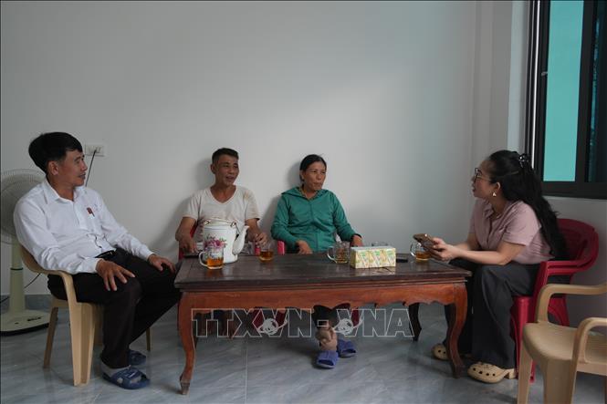 Sau nhiều năm sống trong căn nhà xuống cấp, chị Phan Thị Ngọc ở xóm Hưng Mỹ, xã Hưng Nguyên - nạn nhân nhiễm chất độc hóa học - đã có được căn nhà mới khang trang. Ảnh: Bích Huệ - TTXVN