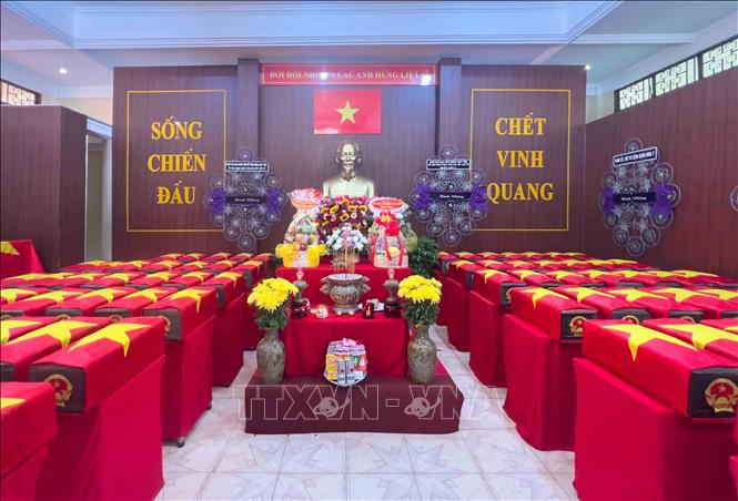 Hài cốt các anh hùng liệt sĩ tại Công viên Lê Thị Riêng sau khi quy tập được quàn trang trọng tại Nhà tưởng niệm, chờ ngày trở về với gia đình, quê hương, người thân và đồng đội. Ảnh: Phan Phương - TTXVN