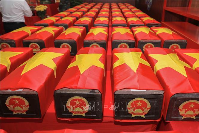 Dù trải qua nhiều khó khăn và biến động của thời gian, công tác tìm kiếm, quy tập hài cốt các anh hùng liệt sĩ vẫn đang được lực lượng chức năng cùng nhân dân kiên trì, tiếp tục triển khai với tất cả sự tri ân sâu sắc và trách nhiệm cao nhất trước anh linh các liệt sĩ. Ảnh: Phan Phương - TTXVN