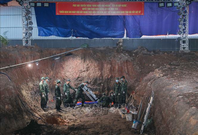 Dù trải qua nhiều khó khăn và biến động của thời gian, công tác tìm kiếm, quy tập hài cốt các anh hùng liệt sĩ vẫn đang được các lực lượng chức năng cùng nhân dân kiên trì, tiếp tục triển khai với tất cả sự tri ân sâu sắc và trách nhiệm cao nhất trước anh linh các liệt sĩ. Ảnh: Phan Phương - TTXVN
