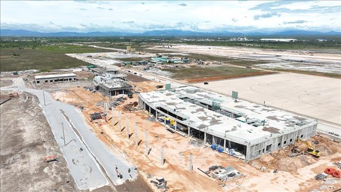 Hạng mục nhà ga hành khách được thiết kế với diện tích khoảng 5.000m2 x 2 tầng, đáp ứng công suất phục vụ khoảng 500.000 hành khách/năm. Ảnh: Vũ Sinh – TTXVN