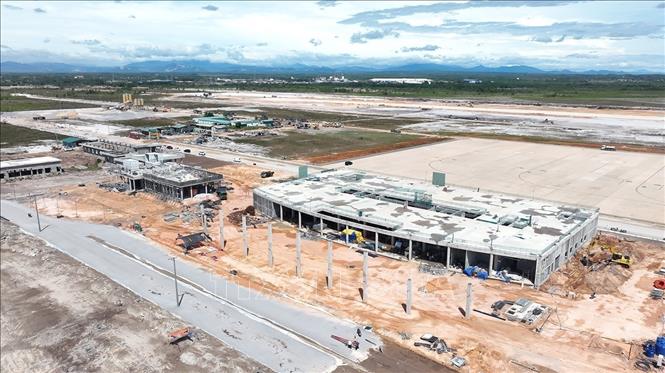 Hạng mục nhà ga hành khách của Cảng hàng không Quảng Trị được thiết kế với diện tích khoảng 5.000m2 x 2 tầng, đáp ứng công suất phục vụ khoảng 500.000 hành khách/năm. Ảnh: Vũ Sinh – TTXVN