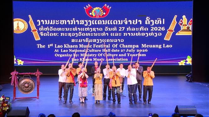 Tiết mục biểu diễn khèn tại Lễ khai mạc Liên hoan Tiếng khèn Đất nước Hoa Chăm-pa lần thứ I. Ảnh: Xuân Tú - PV TTXVN tại Lào