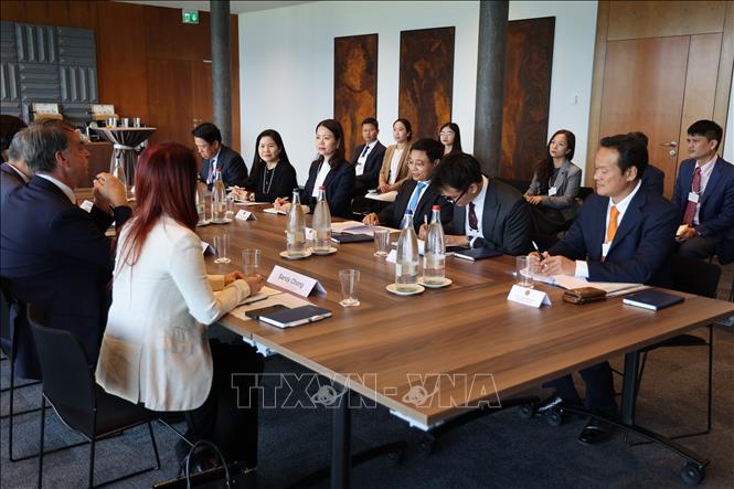 Phó Thủ tướng Chính phủ Nguyễn Văn Thắng cùng đoàn làm việc với Diễn đàn Kinh tế thế giới (WEF) tại Geneva. Ảnh: Anh Hiển - PV TTXVN tại Thụy Sĩ 