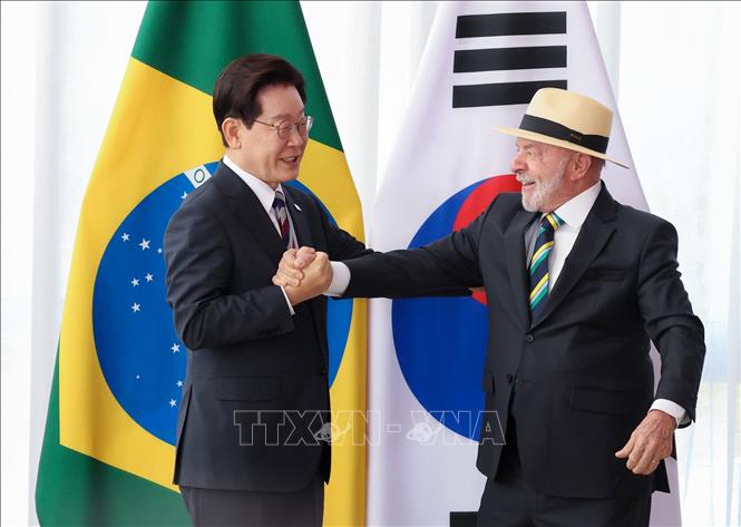 Tổng thống Brazil Luiz Inácio Lula da Silva (phải) và Tổng thống Hàn Quốc Lee Jae-myung trước cuộc hội đàm tại Brasilia, ngày 27/7/2026. Ảnh: YONHAP/TTXVN phát