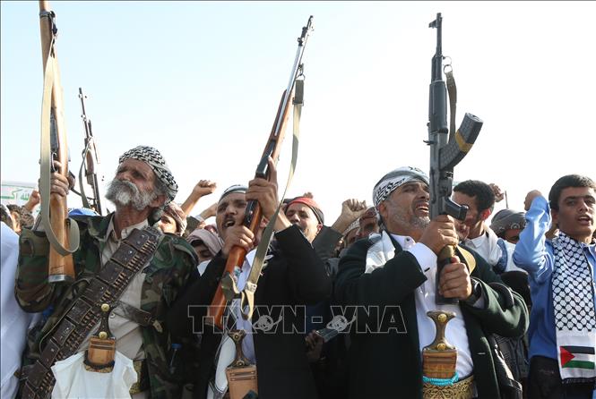 (Tư liệu) Các tay súng Houthi tại Sanaa, Yemen. Ảnh: THX/TTXVN phát