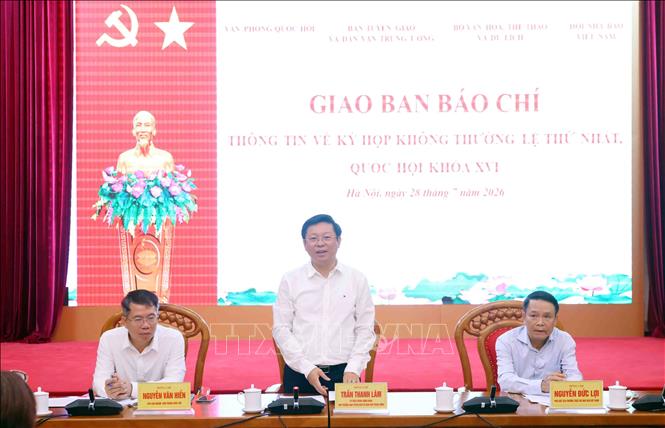 Đồng chí Trần Thanh Lâm, Ủy viên Trung ương Đảng, Phó Trưởng ban Tuyên giáo và Dân vận Trung ương phát biểu. Ảnh: Phạm Kiên - TTXVN