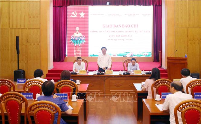 Giao ban Báo chí thông tin về Kỳ họp không thường lệ thứ nhất, Quốc hội khóa XVI. Ảnh: Phạm Kiên - TTXVN