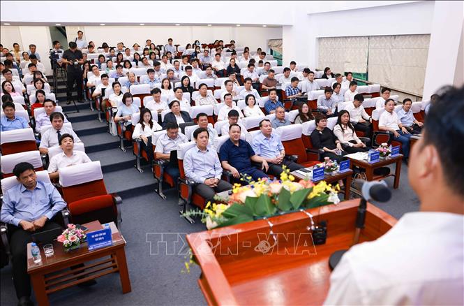 Thông điệp xuyên suốt của Hội thảo là: Đào tạo giáo viên trong kỷ nguyên AI không bắt đầu từ công cụ, mà bắt đầu từ chuẩn chương trình, chuẩn đầu ra và năng lực nghề nghiệp của người thầy. Ảnh: Thanh Tùng - TTXVN