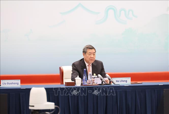 Phó Thủ tướng Quốc Vụ viện Trung Quốc Hà Lập Phong phát biểu khai mạc Hội nghị. Ảnh: Công Tuyên - PV TTXVN tại Trung Quốc 