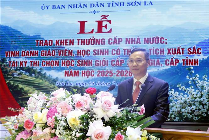 Phó Bí thư Đảng ủy Ủy ban nhân dân tỉnh Sơn La Đặng Quang Hưng phát biểu tại buổi lễ. Ảnh: Quang Quyết - TTXVN
