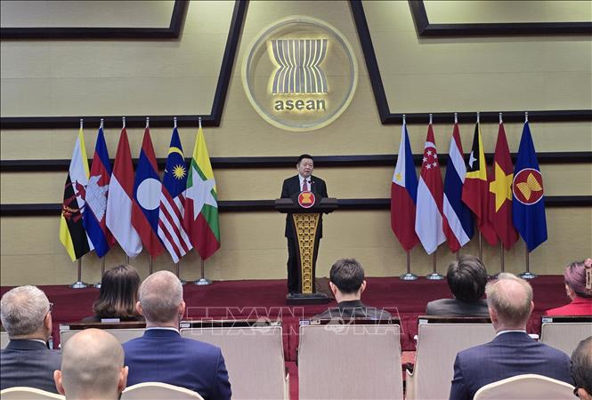 Tổng thư ký ASEAN Kao Kim Hourn phát biểu tại sự kiện. Ảnh: Lê Minh Hưởng - PV TTXVN tại Indonesia