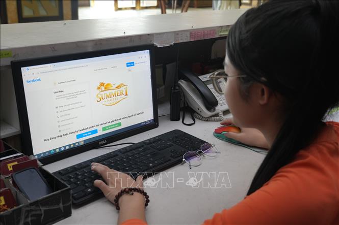 Tại Khách sạn Summer, khoảng 80% lượng khách của khách sạn này là khách đoàn thông qua các công ty lữ hành, đại lý và chỉ khoảng 20% là khách lẻ.  Ảnh: Bích Huệ - TTXVN