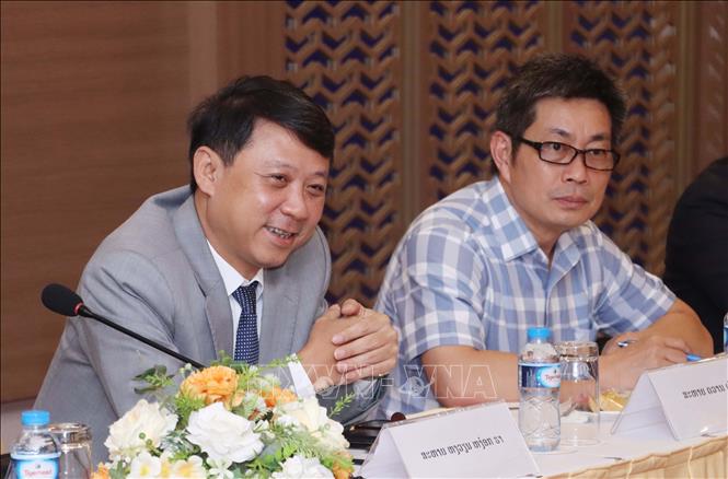 Phó Tổng Biên tập Tạp chí Cộng sản Nguyễn Ngọc Hà phát biểu tại buổi làm việc. Ảnh: Xuân Tú - PV TTXVN tại Lào