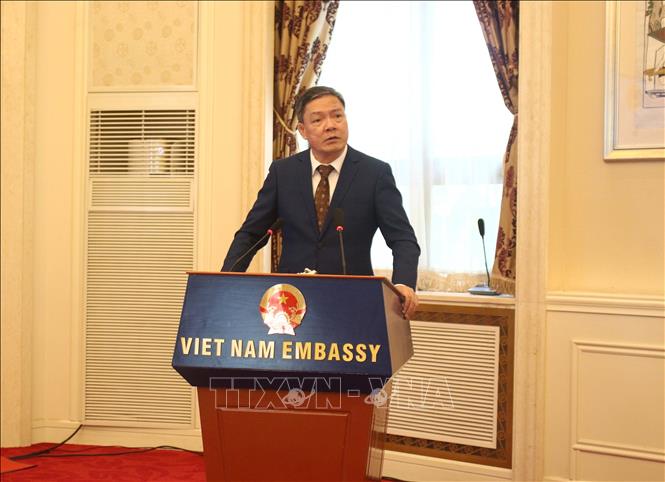 Tham tán Thương mại Đại sứ quán Việt Nam tại Trung Quốc Nông Đức Lai phát biểu tại Hội nghị. Ảnh: Hải Yến - PV TTXVN tại Trung Quốc